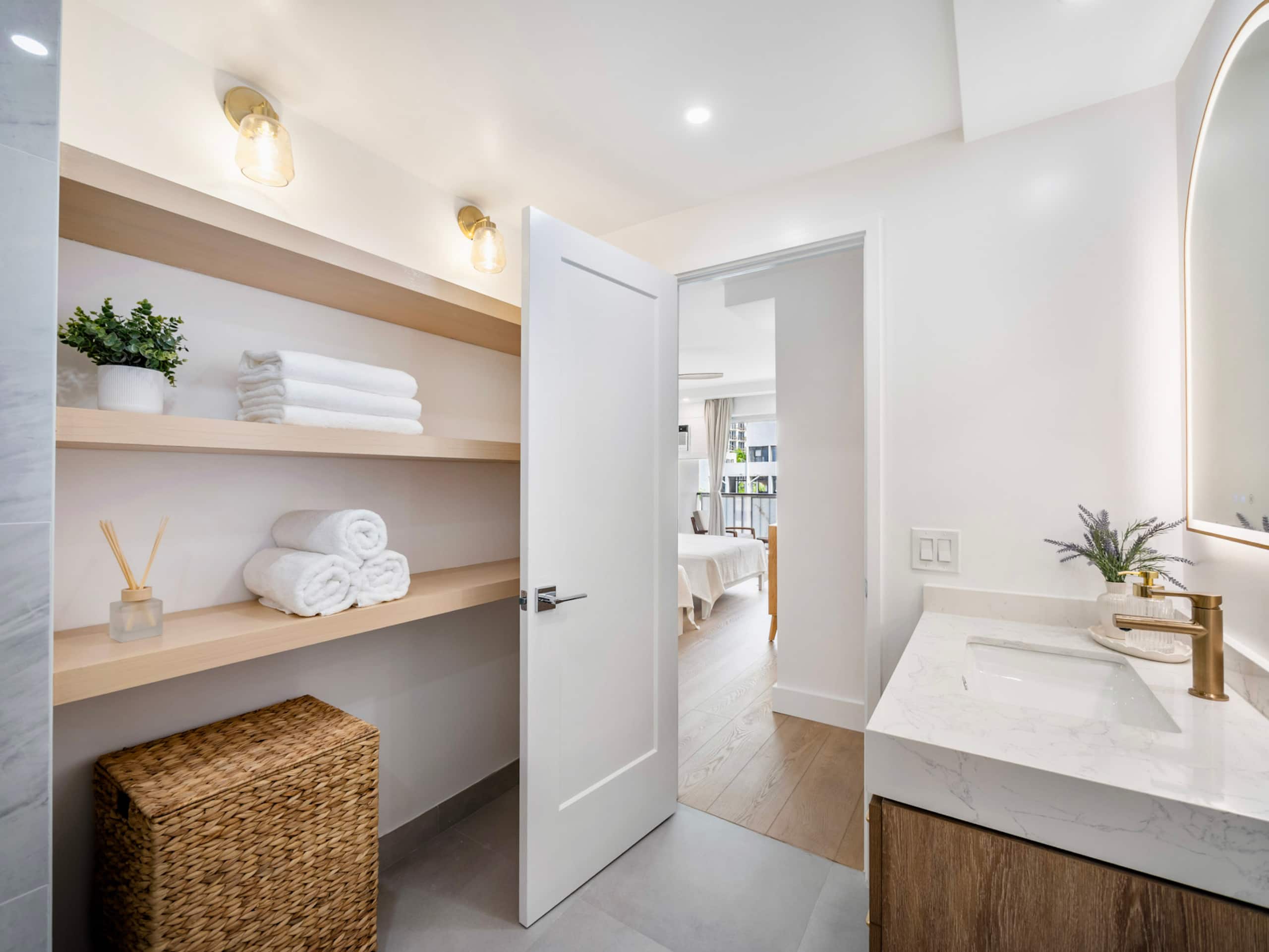 Condo in Honolulu · ★4.88 · 3 bedrooms · 5 beds · 2 private baths - Image 46