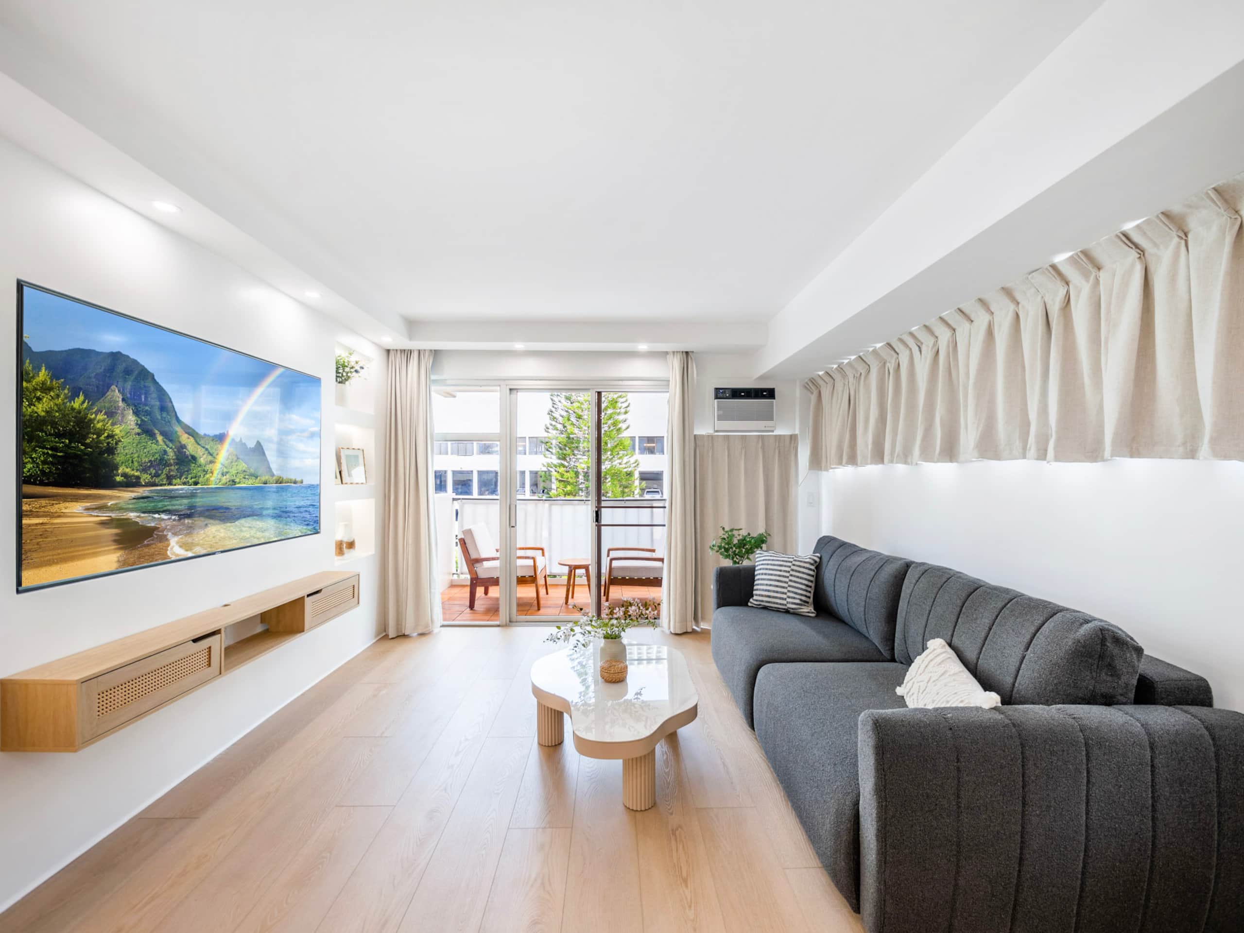 Condo in Honolulu · ★4.88 · 3 bedrooms · 5 beds · 2 private baths - Image 10