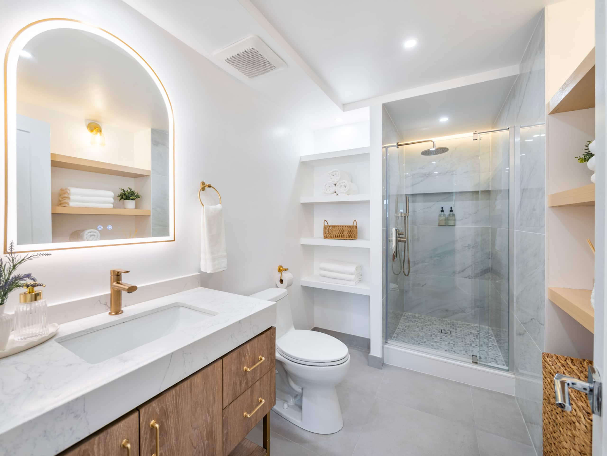 Condo in Honolulu · ★4.88 · 3 bedrooms · 5 beds · 2 private baths - Image 43