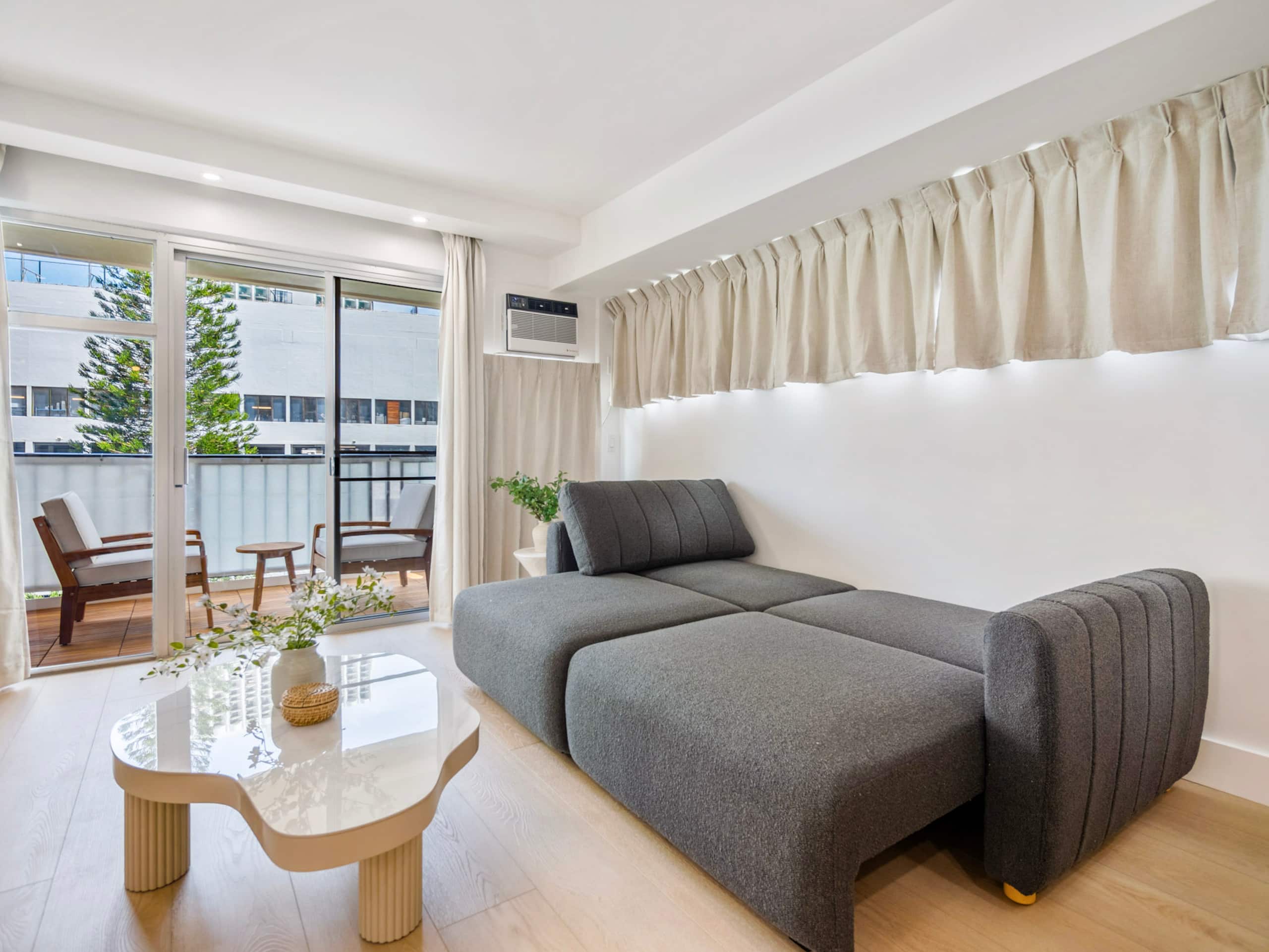 Condo in Honolulu · ★4.88 · 3 bedrooms · 5 beds · 2 private baths - Image 7