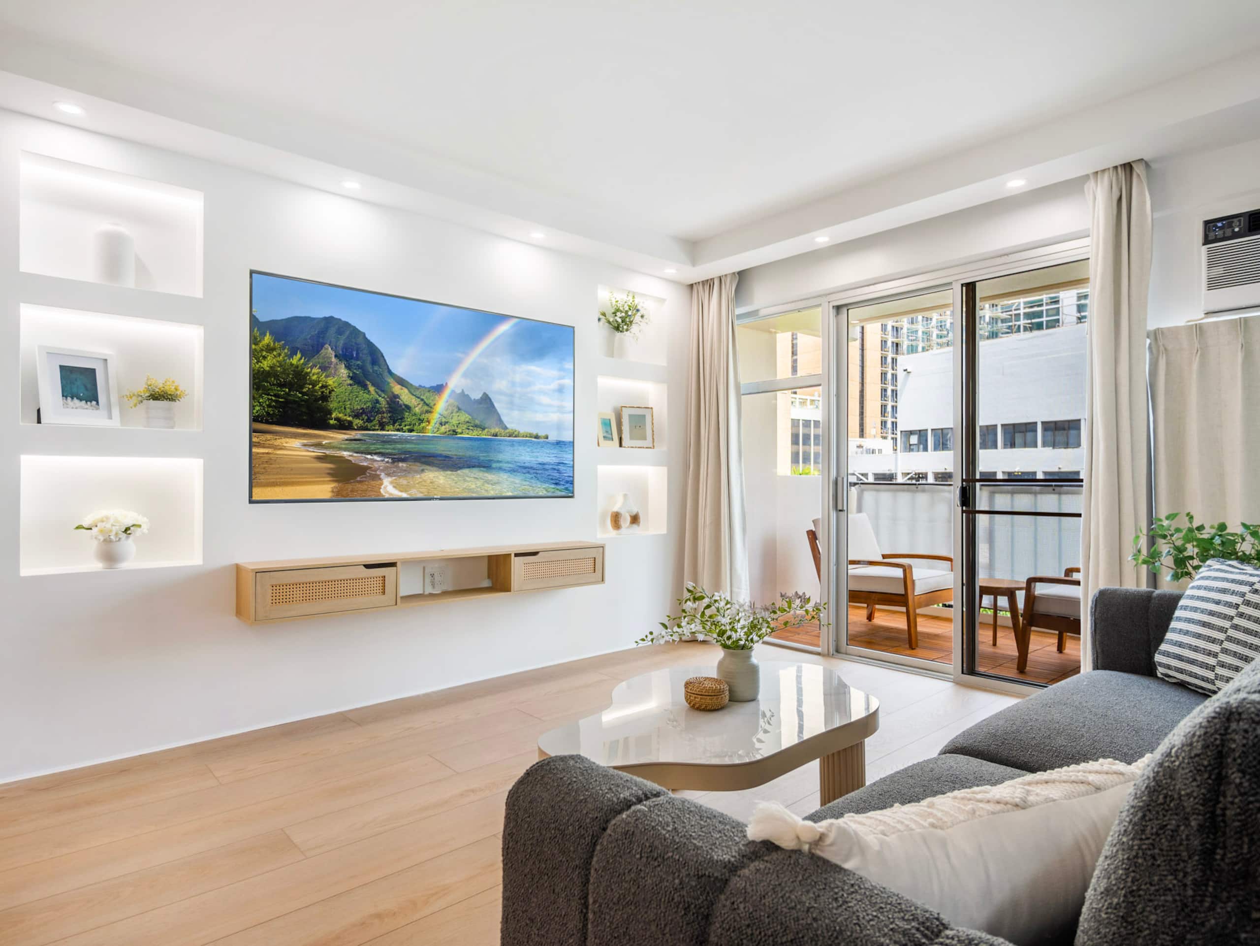Condo in Honolulu · ★4.88 · 3 bedrooms · 5 beds · 2 private baths - Image 8