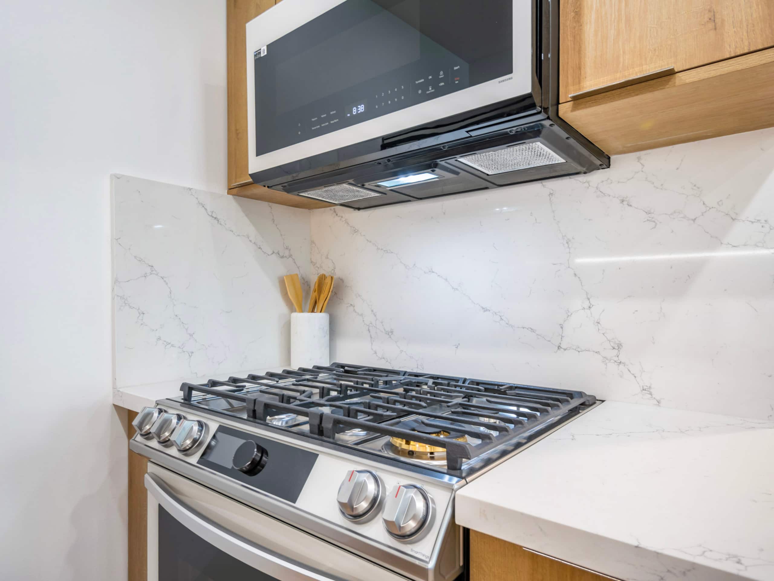 Condo in Honolulu · ★4.88 · 3 bedrooms · 5 beds · 2 private baths - Image 24