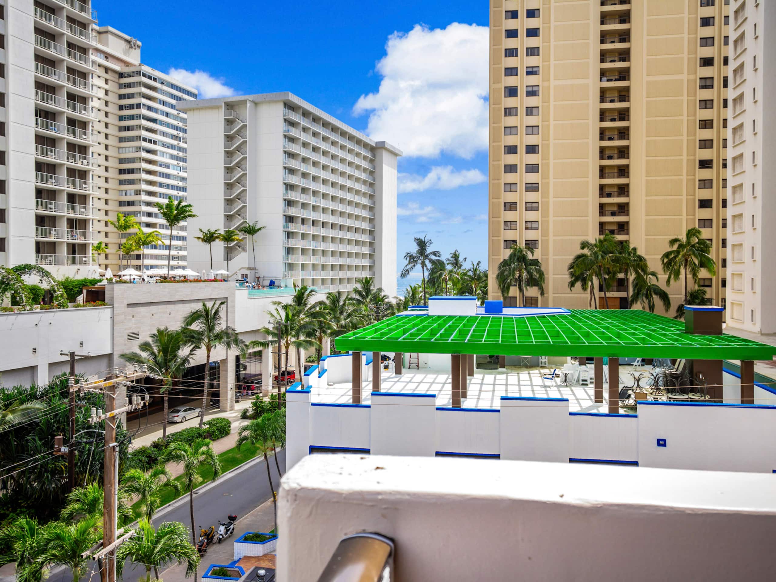 Condo in Honolulu · ★4.88 · 3 bedrooms · 5 beds · 2 private baths - Image 75