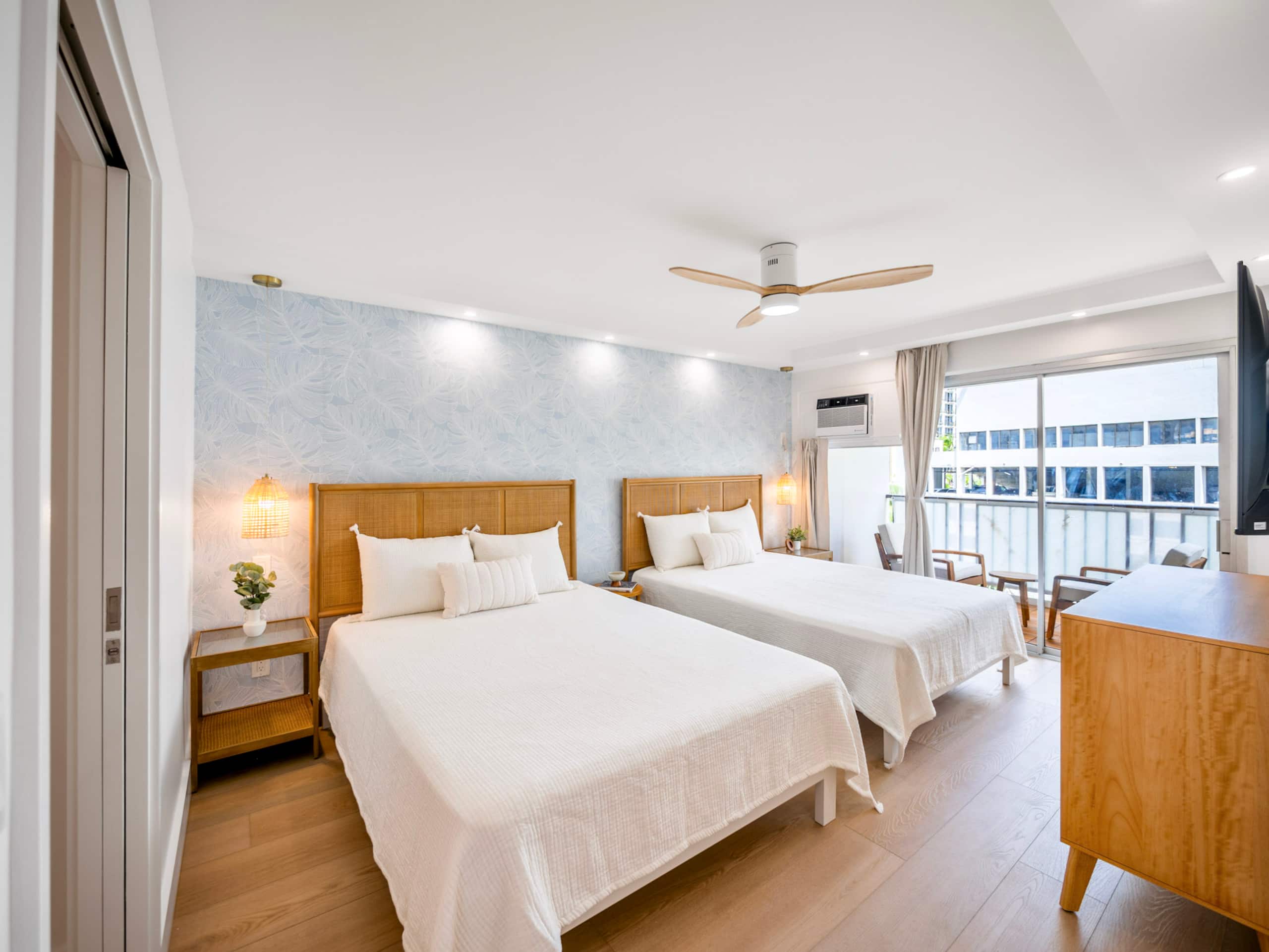 Condo in Honolulu · ★4.88 · 3 bedrooms · 5 beds · 2 private baths - Image 2