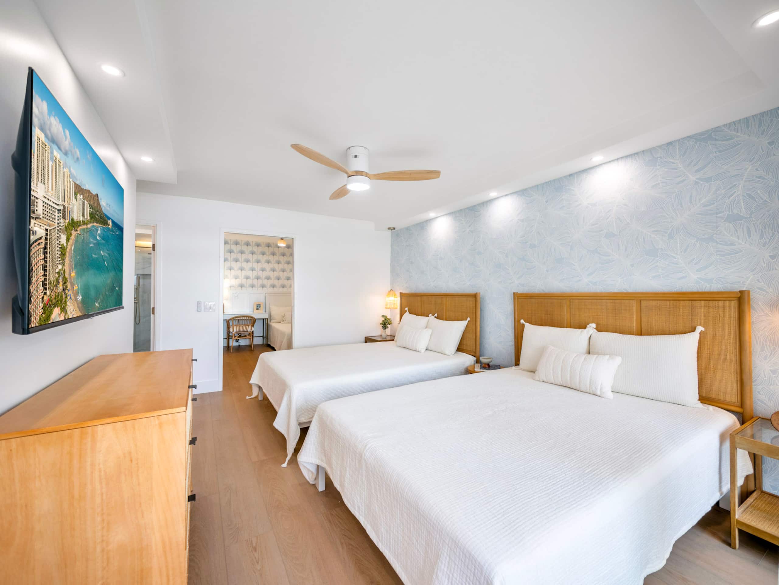 Condo in Honolulu · ★4.88 · 3 bedrooms · 5 beds · 2 private baths - Image 35