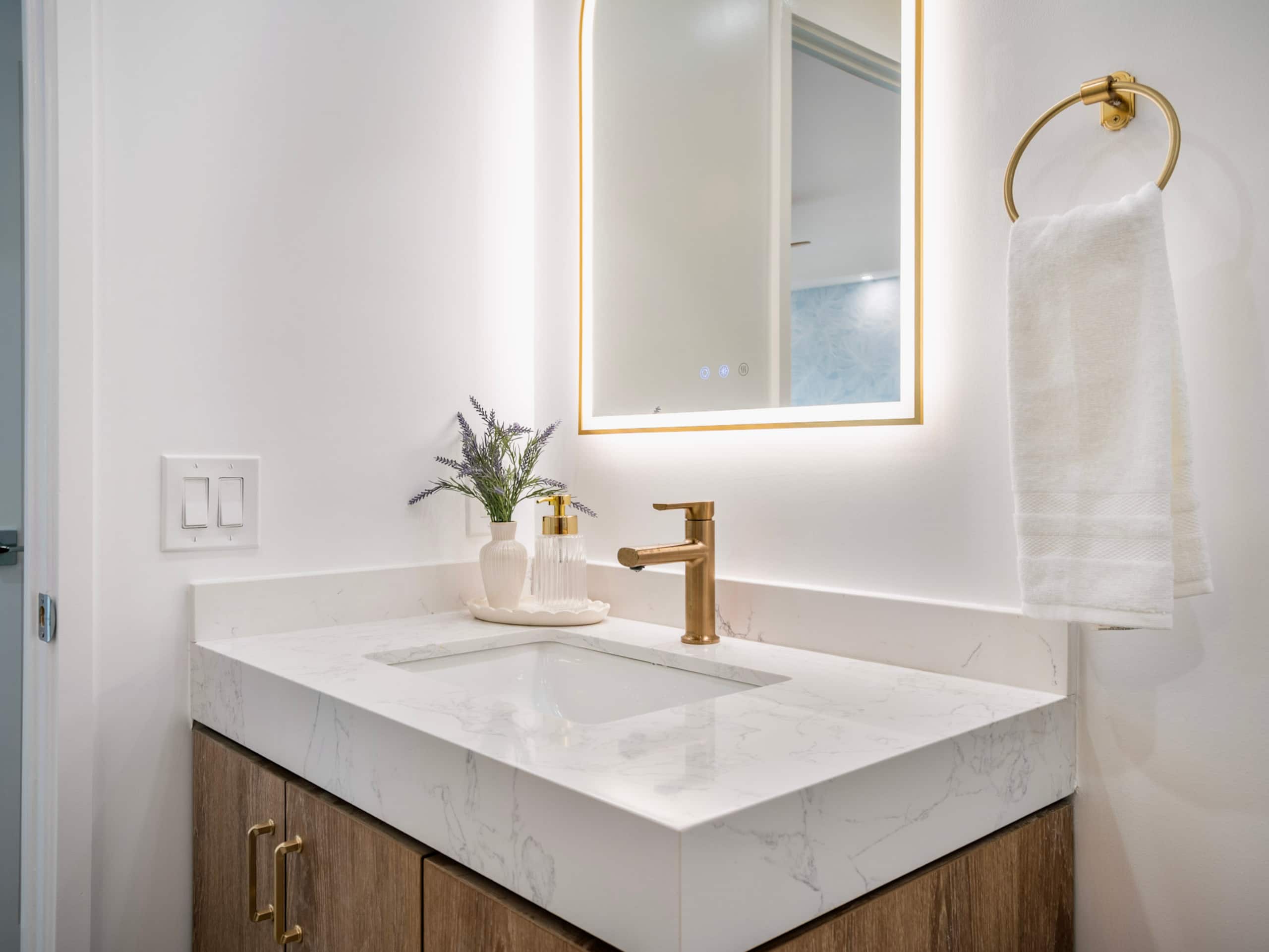 Condo in Honolulu · ★4.88 · 3 bedrooms · 5 beds · 2 private baths - Image 45