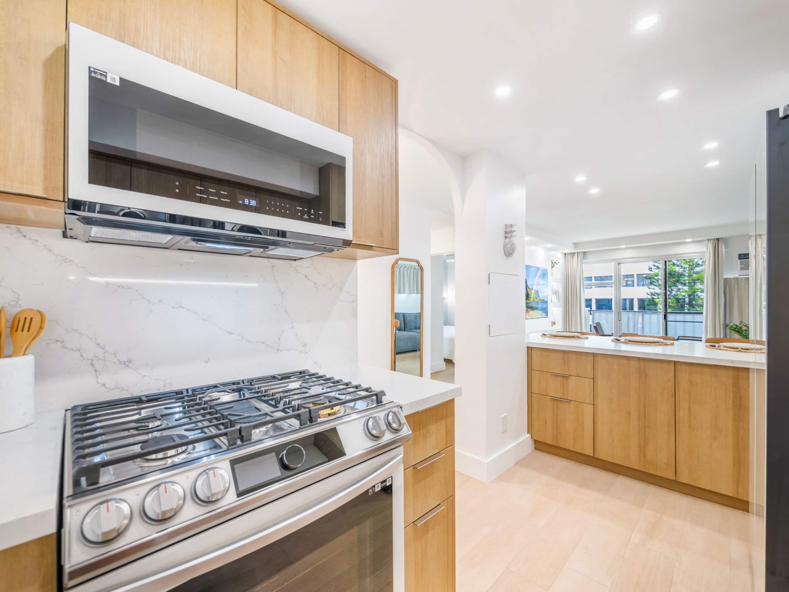 Condo in Honolulu · ★4.88 · 3 bedrooms · 5 beds · 2 private baths - Image 25