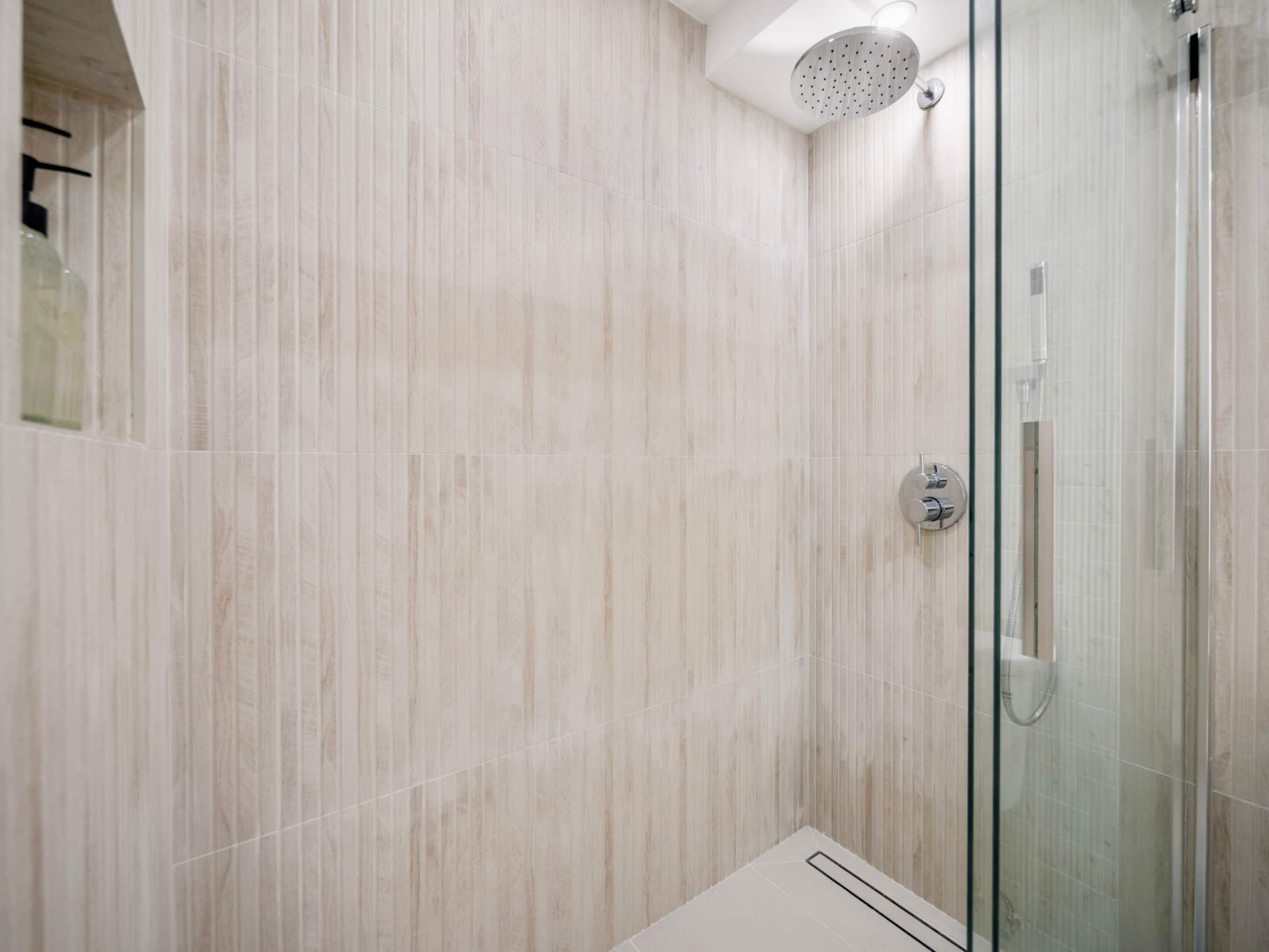 Condo in Honolulu · ★4.88 · 3 bedrooms · 5 beds · 2 private baths - Image 50