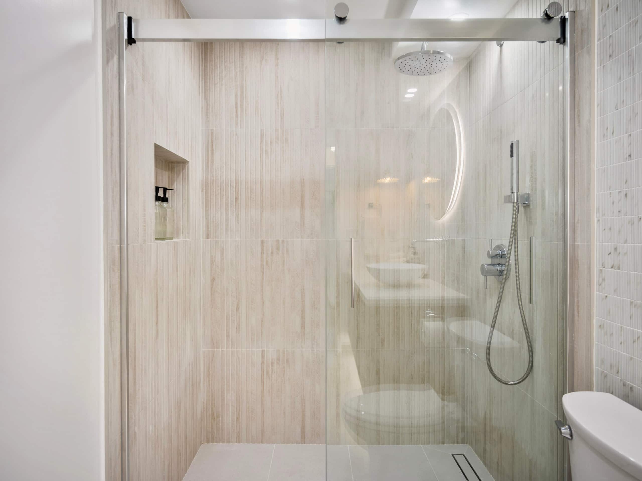 Condo in Honolulu · ★4.88 · 3 bedrooms · 5 beds · 2 private baths - Image 49