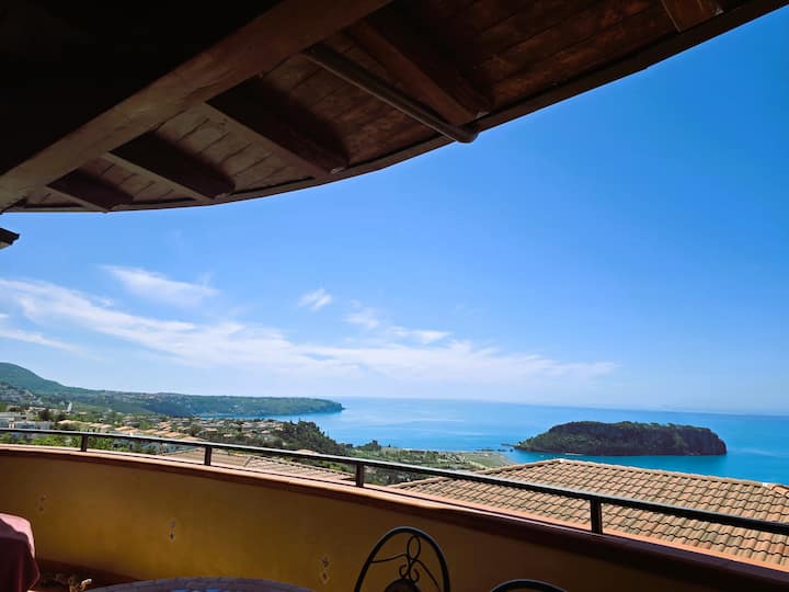 Casa di Stefano with sea view
