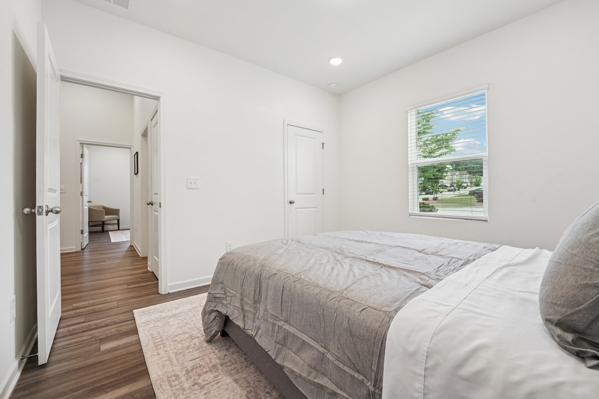Spacious 4BR/2BA Home | Sleeps 8