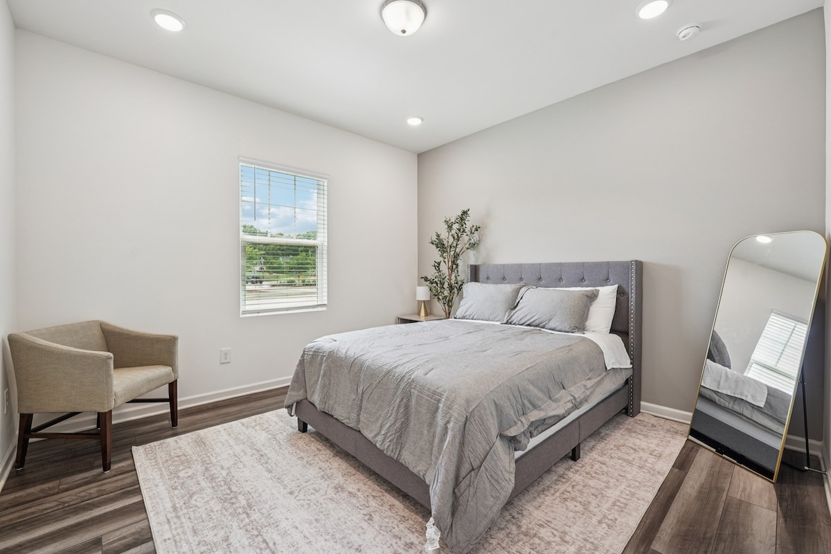 Spacious 4BR/2BA Home | Sleeps 8
