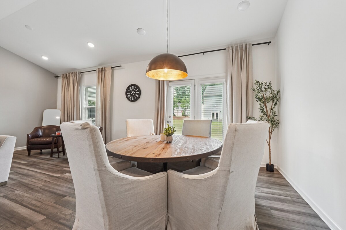 Spacious 4BR/2BA Home | Sleeps 8