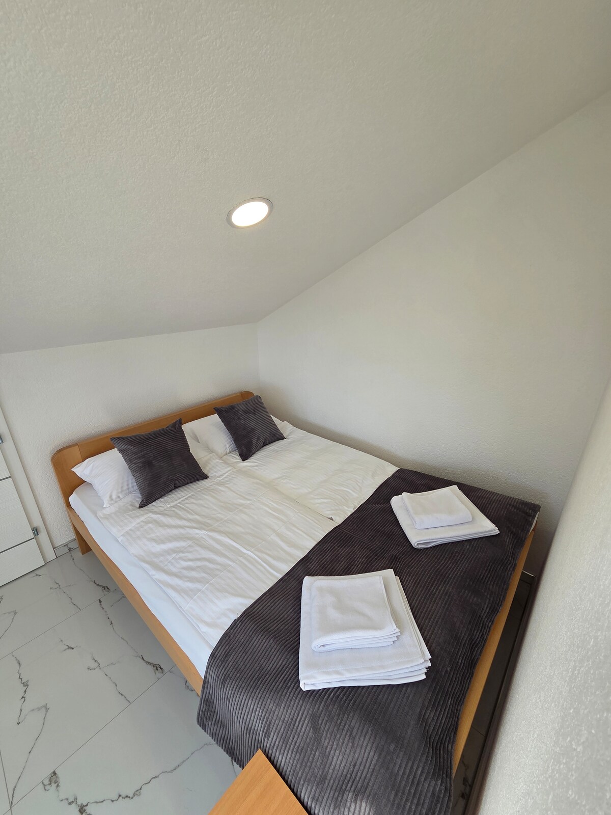 Ambienti i dhomës së gjumit