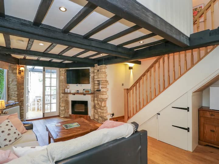 Spacious And Welcoming Cotswolds Cottage - Bibury