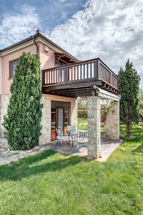 Elegant Villa with Sea View and Pool