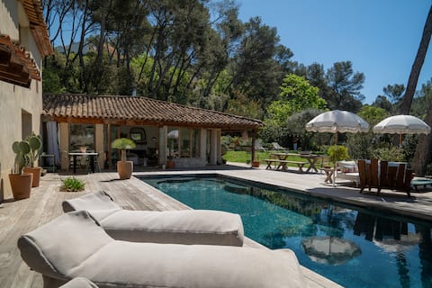 Artist's Villa in the middle of the pine forest, 10 min from Aix