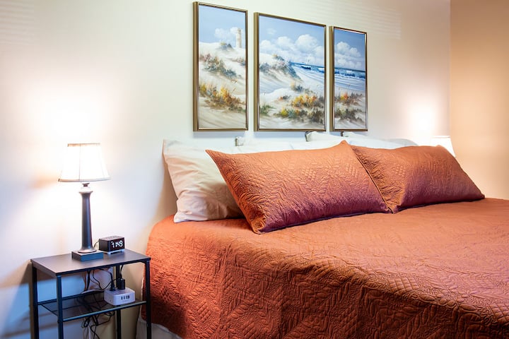 Luxuriously comfortable king sized bed.

Photos by SD.Photography