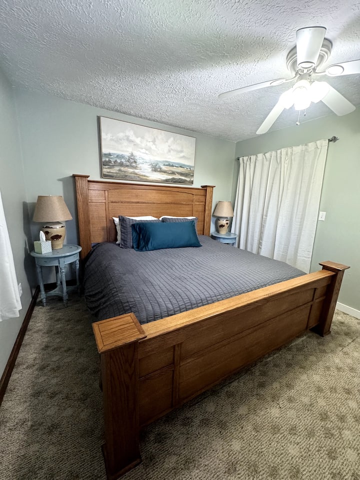 Volledige badkamer 2 is verbonden met deze kingsize suite. 