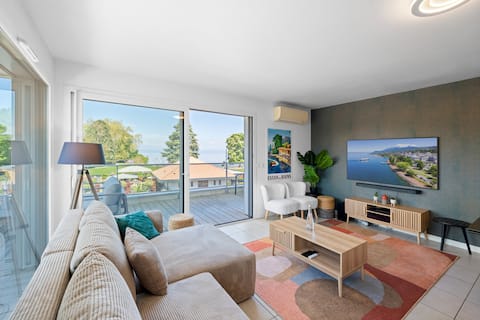 Popular Airbnb listing: The Leman Mirror in Publier