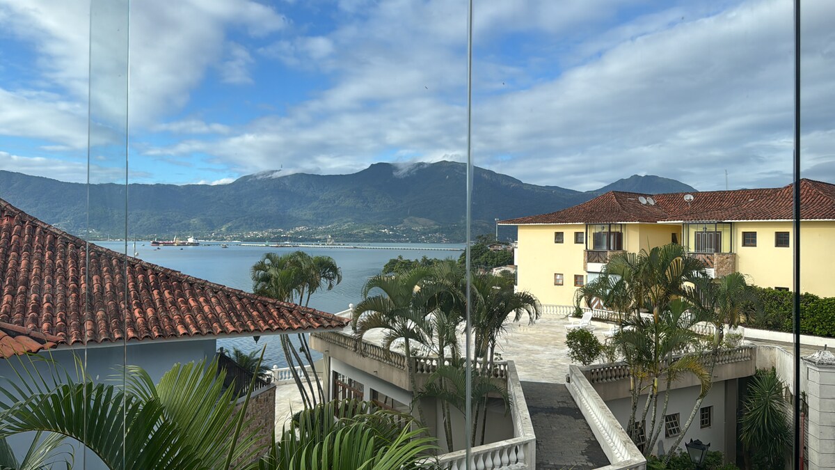 Airbnb em destaque: Apartment with views of Ilhabela, pool, and air-conditioning! em São Sebastião