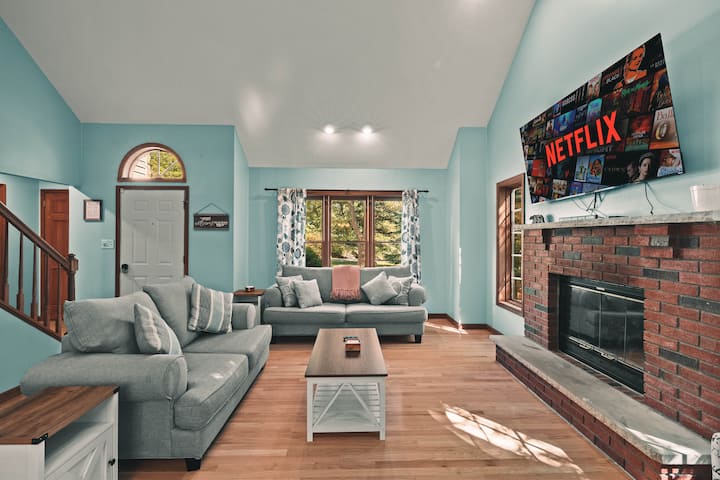 Hot Tub | Game Room | Full Kitchen | Fire Pit - Stroudsburg, PA