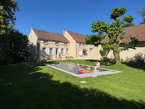 Chic Country Retreat 1h from Paris – Sleeps 18