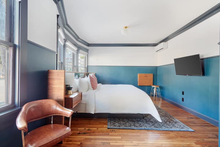The Davis Downtown San Diego | King Room - Coronado, CA