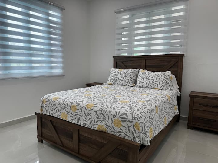 Gostinjska spavaća soba br. 3,
bračni krevet (širine