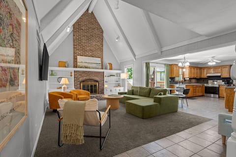 NEW: Big House, 13 beds, 6 bedroom, 17 min to DT