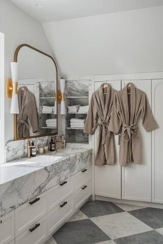 CygnusPool °BBQ °Sauna °Parking °King °Netflix°Gym gallery image 4