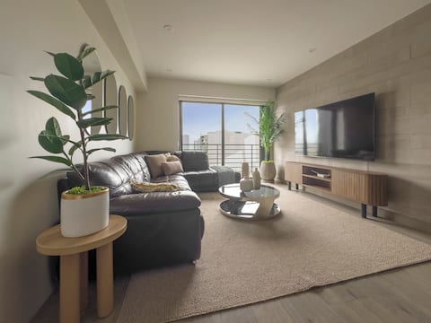 3 BR | 2 BA | City View | King Bed | Central Park