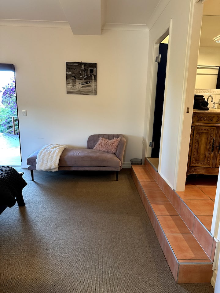 Tranquil Riverrock Retreat - 1br - Yandina