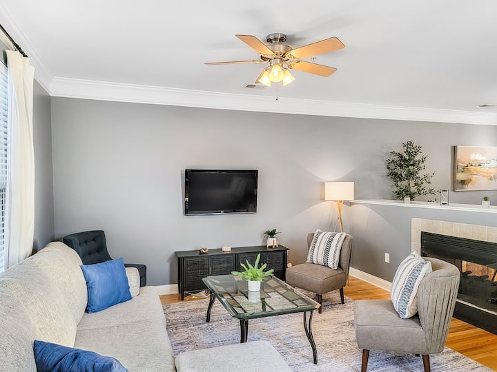 Highland Creek Wfh Retreat | Condo + Garage + Deck - Lake Norman, NC