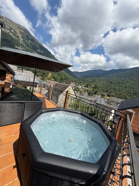15-seat cottage with Jacuzzi in Boutx le Mourtis