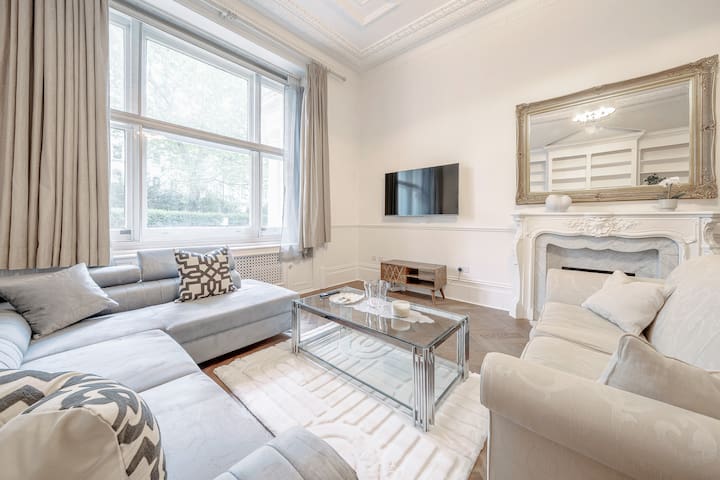 Royal&Spacious Hyde Park Residence