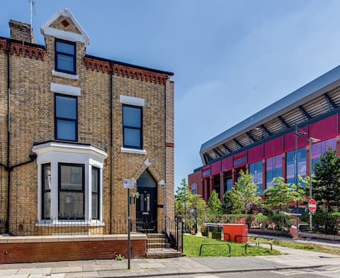 6BR | BAR & Free Parking By Anfield | Serene Stays