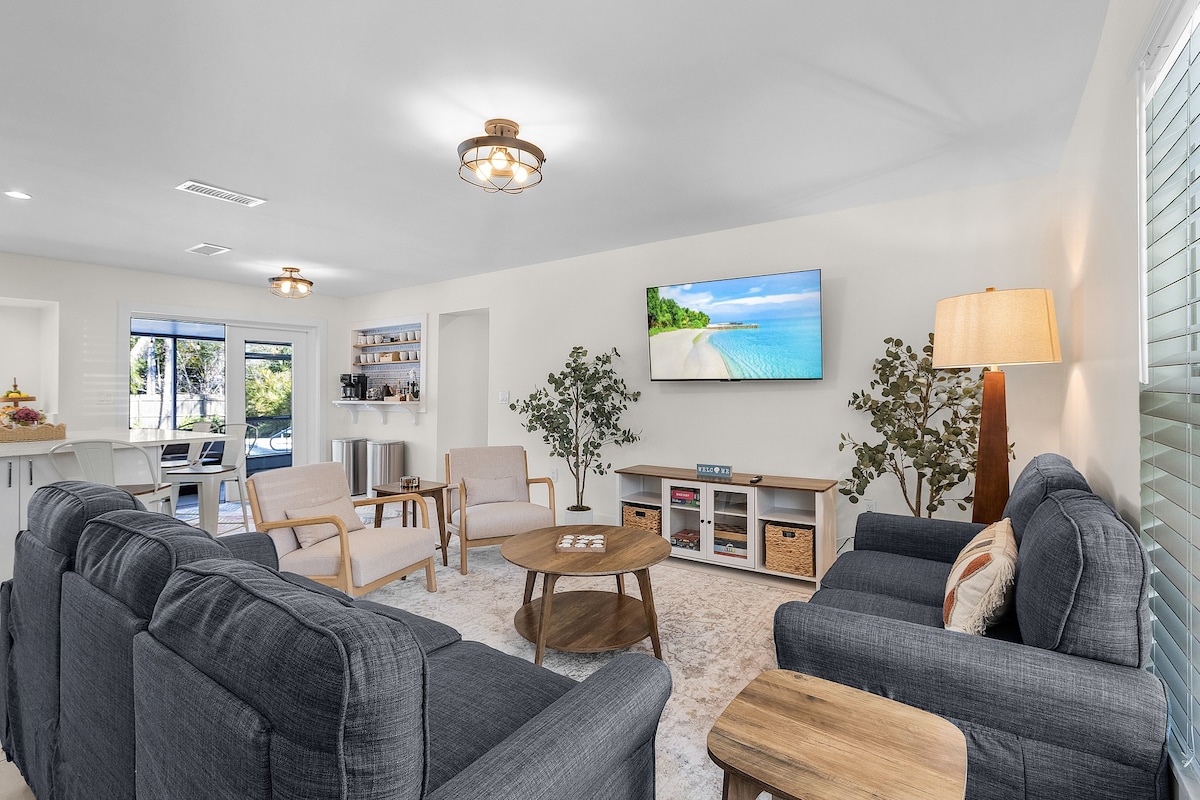 Top performing Airbnb: Poolside Stay for Every Getaway in Naples / Marco Island