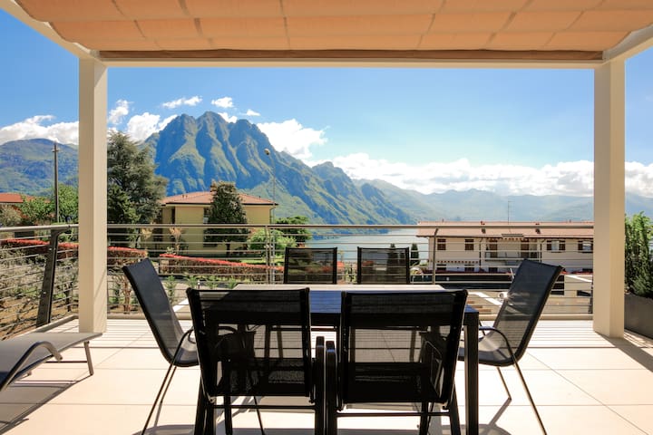 Costa Blu-Piscina e terrazza vista lago