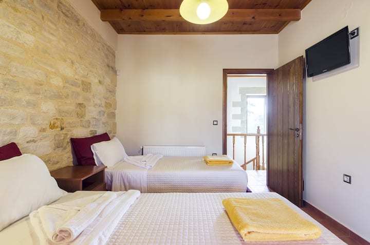 Bedroom 5 with Two Single Beds and Ensuite Bathroom