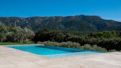 Sainte Victoire house with heated pool