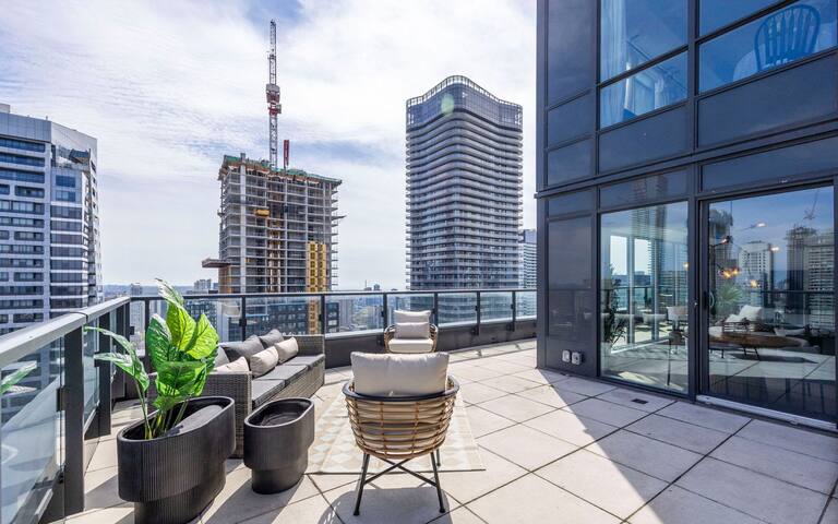 Luxury Unit with Executive Patio gallery image 3