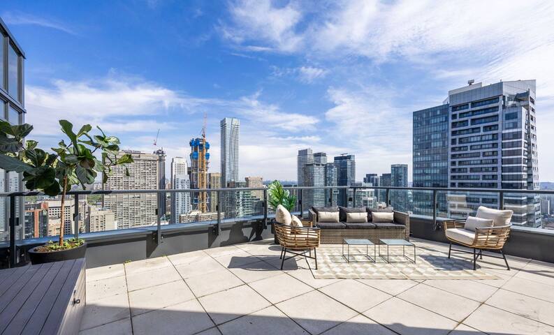 Luxury Unit with Executive Patio gallery image 2