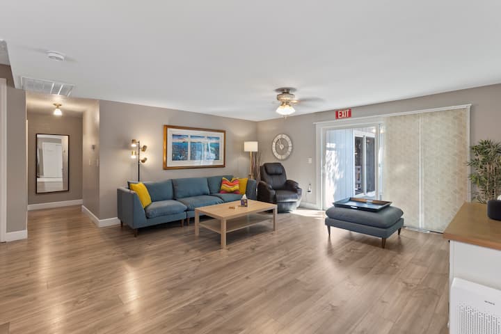 Spacious Retreat| Deck| 15 Minairport| 6 Beds - Reno, NV