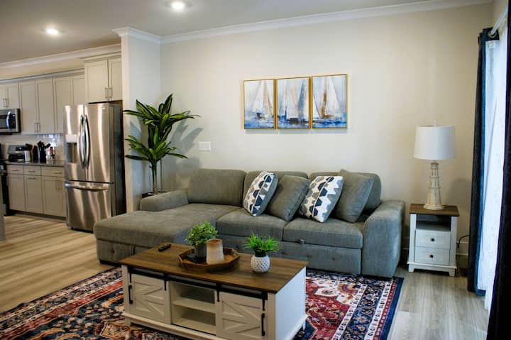Beachside Luxe: Pool, Ensuite & Family Favorite - Fenwick Island, DE