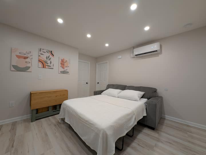 Mdrn 1br Suite | 5 Mins To Uf&shands | Ldry | Ktch - Gainesville, FL