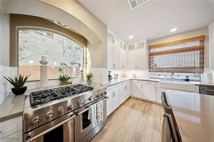 Heated Pool/Spa • Arcades • Pool Table • King Beds gallery image 4