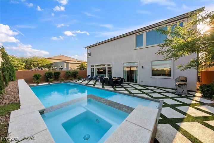 Heated Pool/Spa • Arcades • Pool Table • King Beds gallery image 2