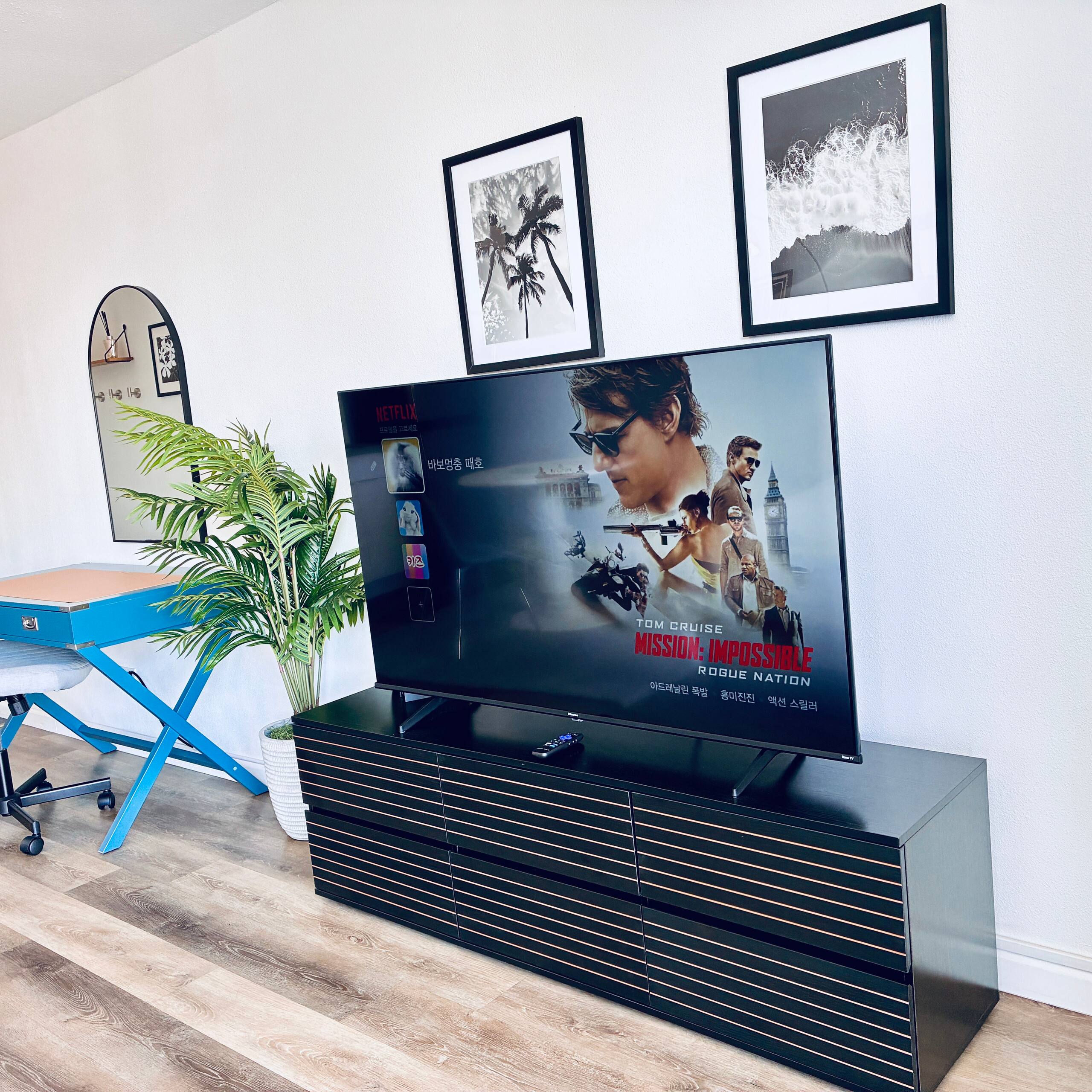 Clean Modern Studio w/Free Parking | Walk to Beach - Image 25