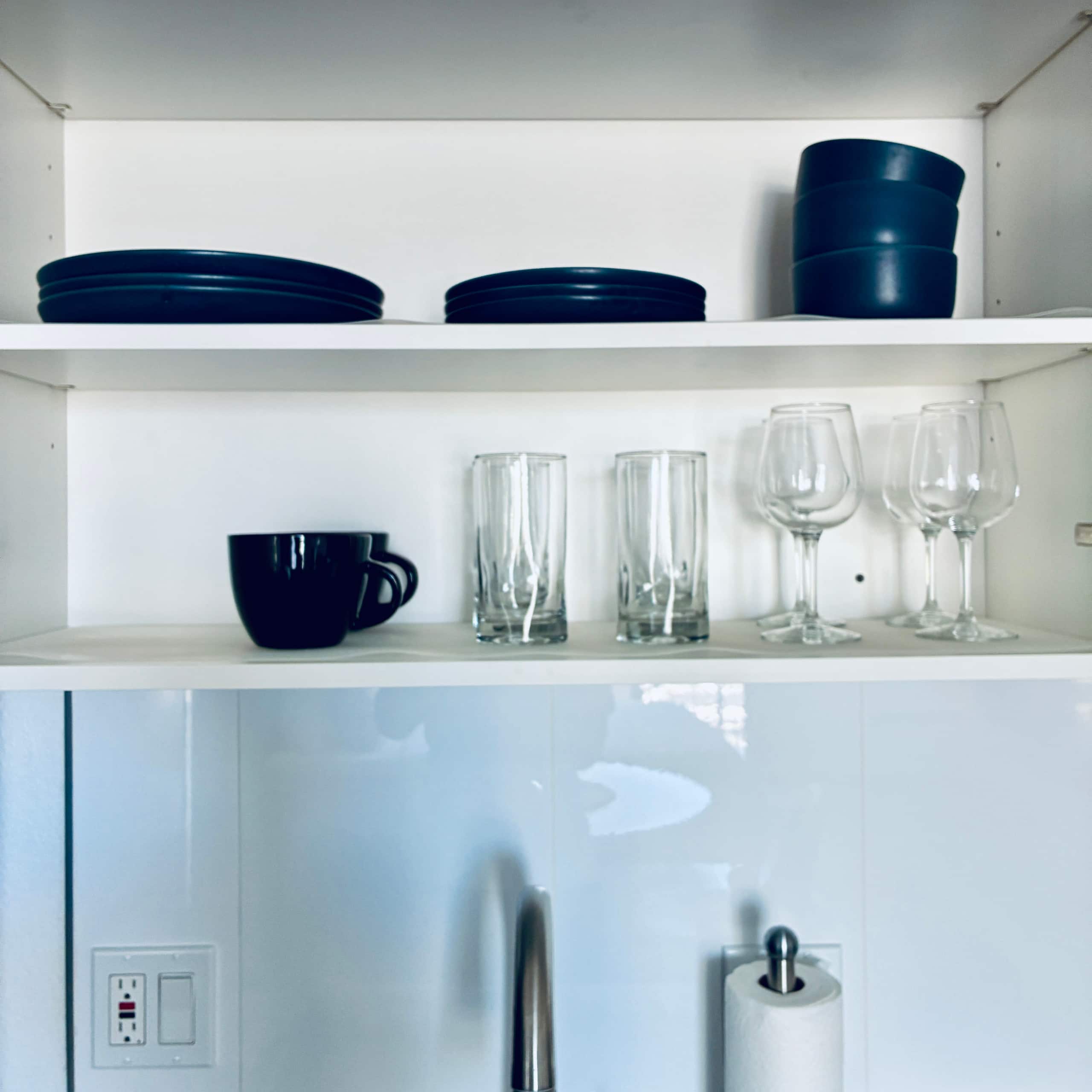 Clean Modern Studio w/Free Parking | Walk to Beach - Image 5